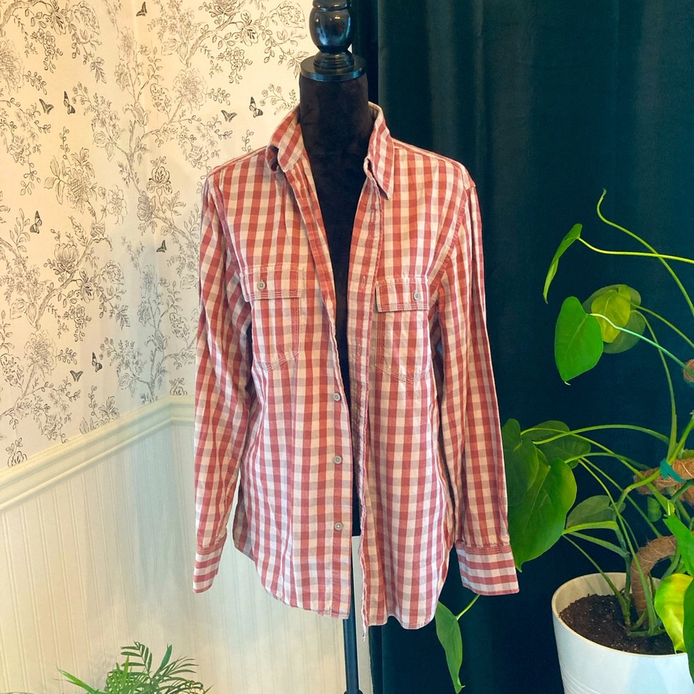 Men’s Plaid Button-Up.